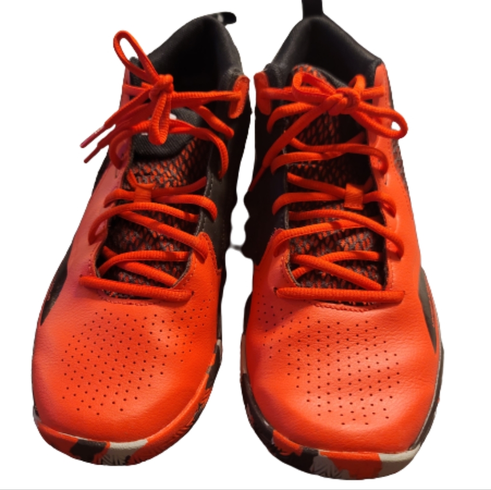 Mens UnderArmour Hungry Humble basketball shoes